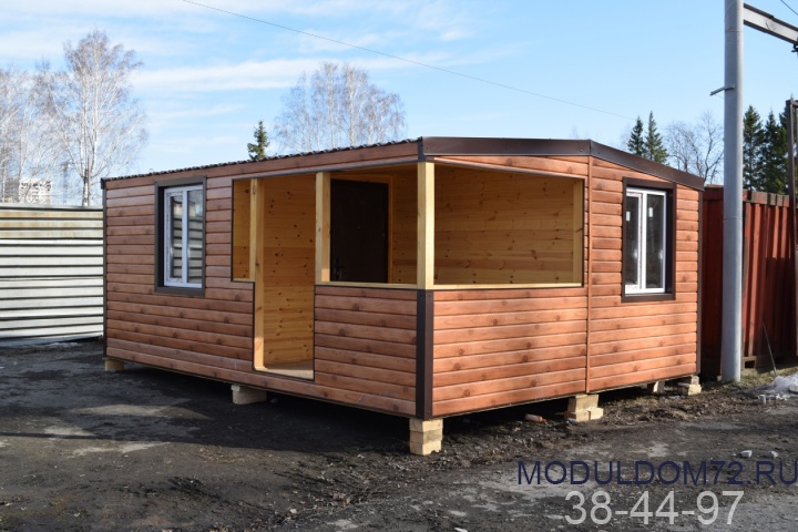 Модульный домик с террасой МД-002 6х4,9м Комфорт+ купить недорого в Тюмени. Цены, фотографии, размеры, комплектации, каталог, изготовление
